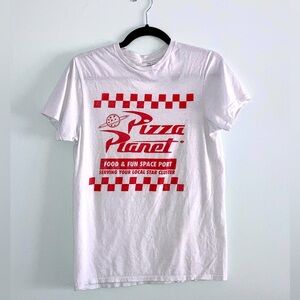 Toy Story Men’s size Small Pizza Planet graphic tshirt